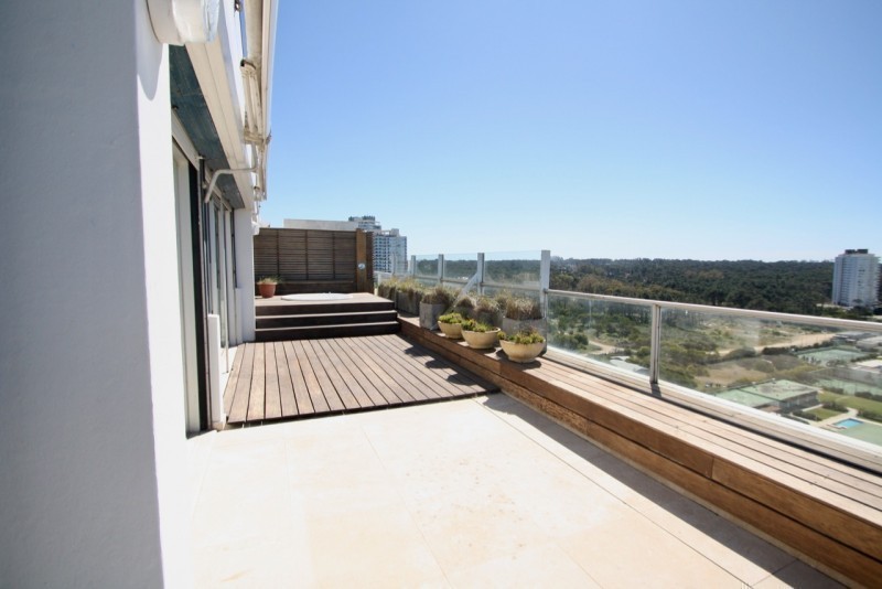 Impactante Penthouse en la brava en alquiler